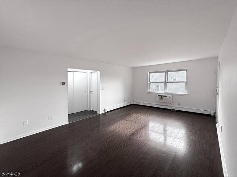 Property listing MLS 4047329 photo 3