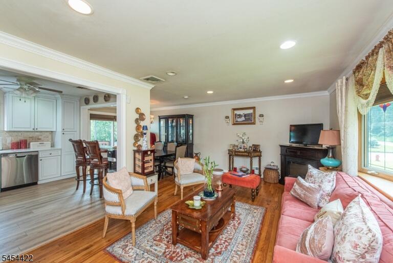 Property listing MLS 4047331 photo 11