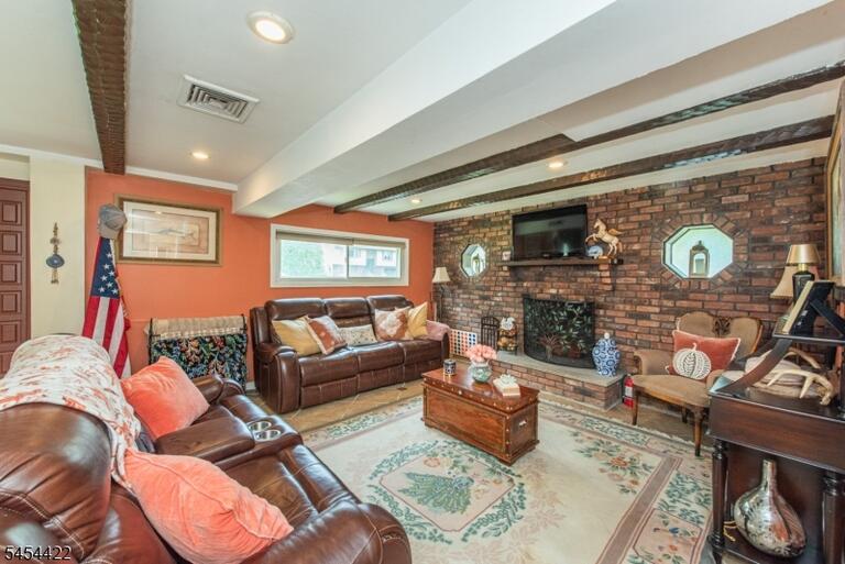 Property listing MLS 4047331 photo 3