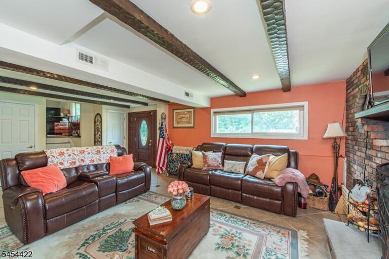 Property listing MLS 4047331 photo 5