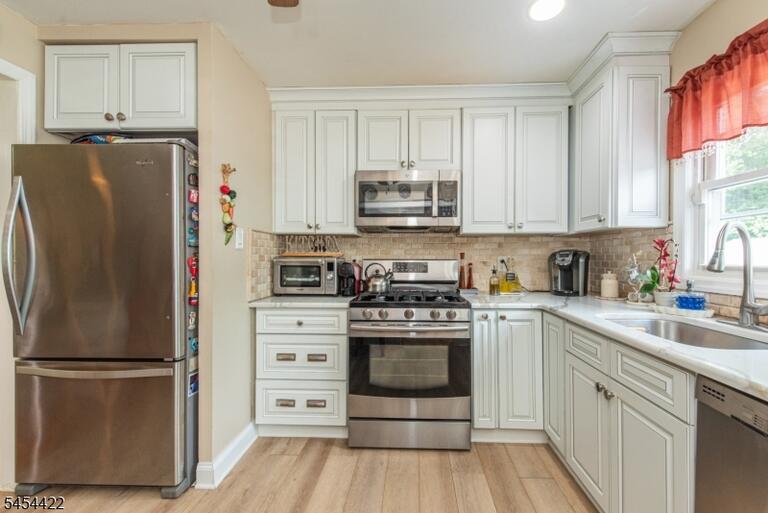 Property listing MLS 4047331 photo 8