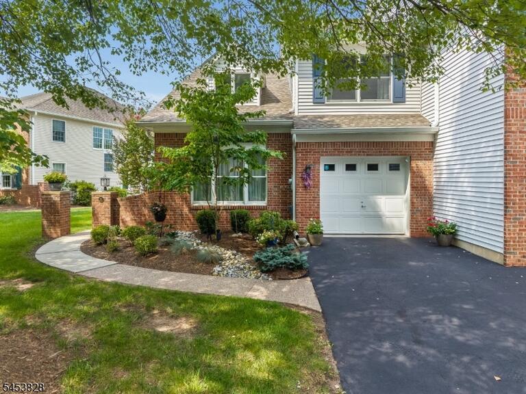 Property listing MLS 4047339 photo 2