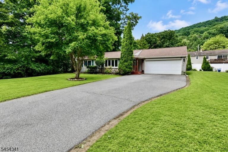 Property listing MLS 4047381 photo 1