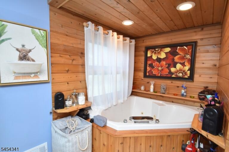 Property listing MLS 4047381 photo 12