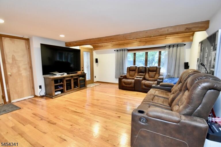 Property listing MLS 4047381 photo 2
