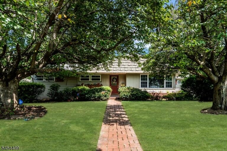 Property listing MLS 4047383 photo 1