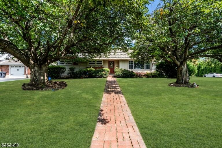 Property listing MLS 4047383 photo 3