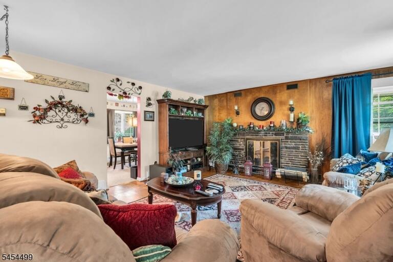 Property listing MLS 4047383 photo 6