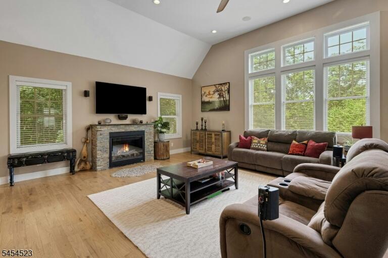 Property listing MLS 4047411 photo 17