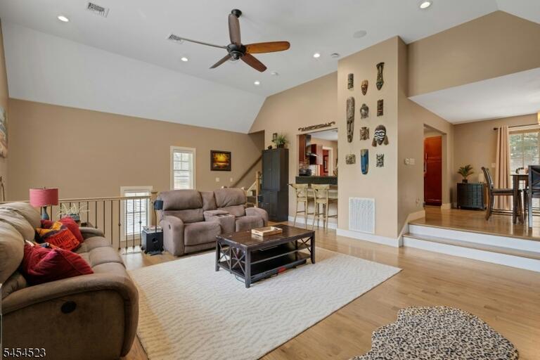 Property listing MLS 4047411 photo 18