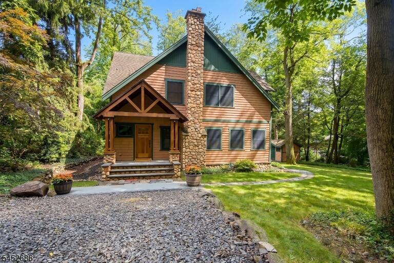 Property listing MLS 4047421 photo 1