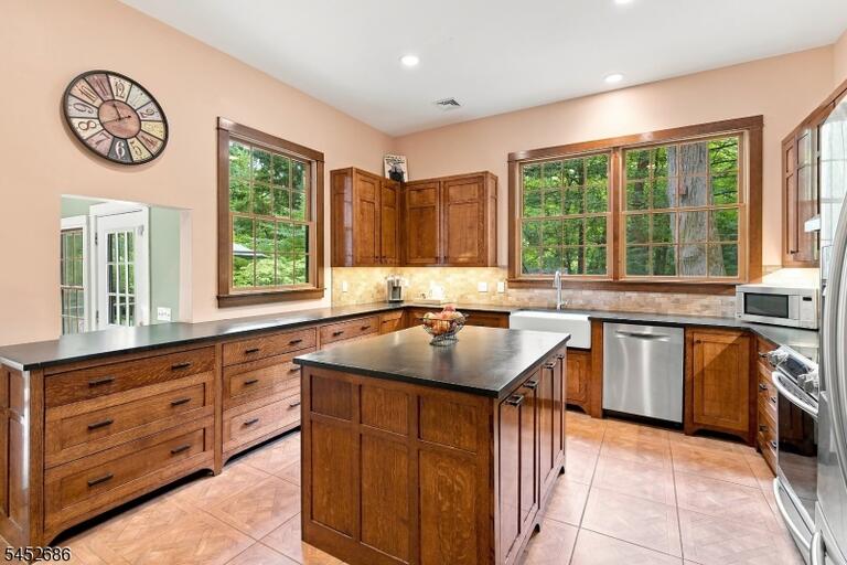 Property listing MLS 4047421 photo 10