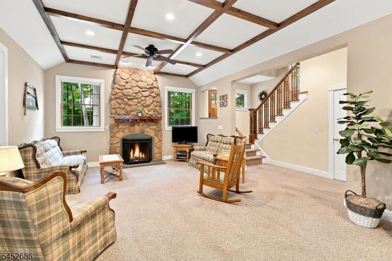 Property listing MLS 4047421 photo 5