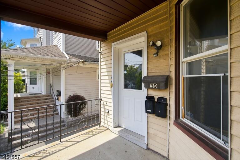 Property listing MLS 4047431 photo 3