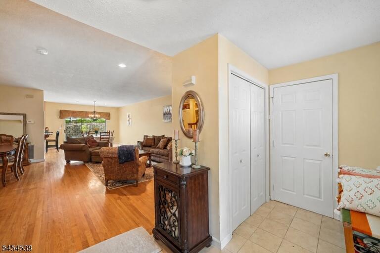 Property listing MLS 4047445 photo 3