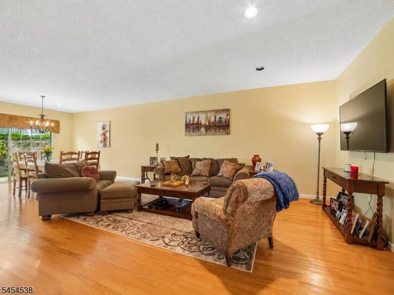 Property listing MLS 4047445 photo 4