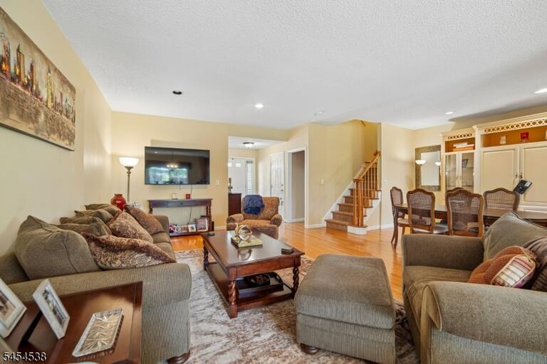 Property listing MLS 4047445 photo 6