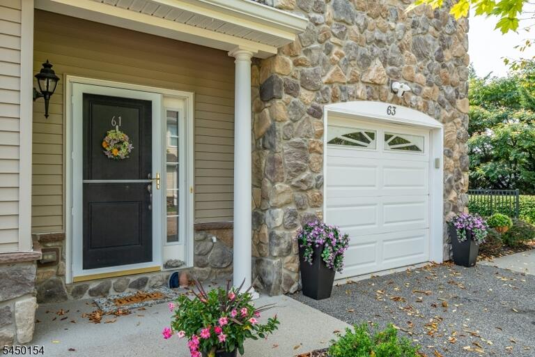 Property listing MLS 4047454 photo 2