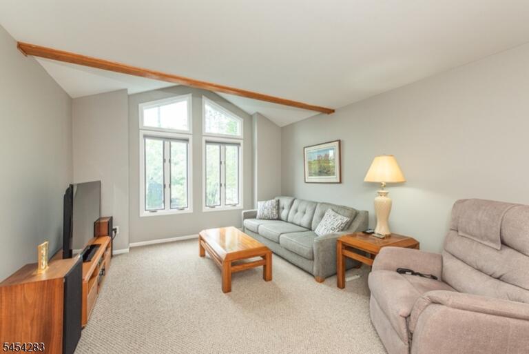 Property listing MLS 4047455 photo 2