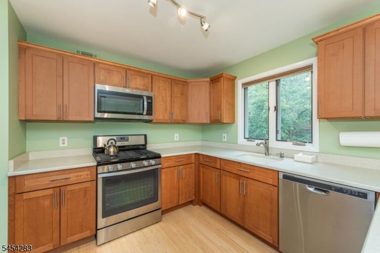 Property listing MLS 4047455 photo 8