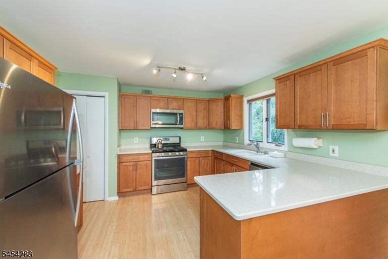 Property listing MLS 4047455 photo 9