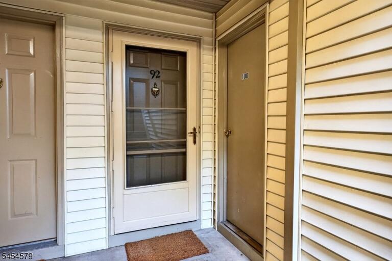 Property listing MLS 4047473 photo 2
