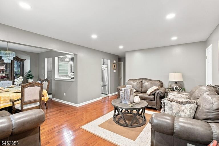 Property listing MLS 4047507 photo 4