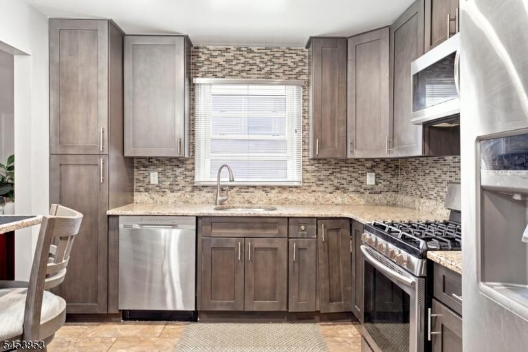 Property listing MLS 4047507 photo 9