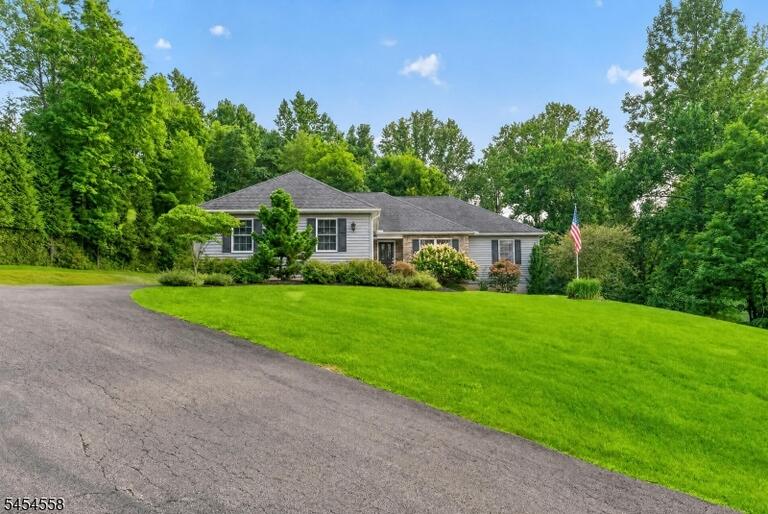 Property listing MLS 4047510 photo 2