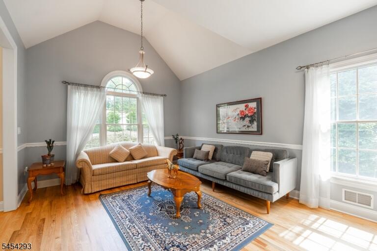 Property listing MLS 4047526 photo 7
