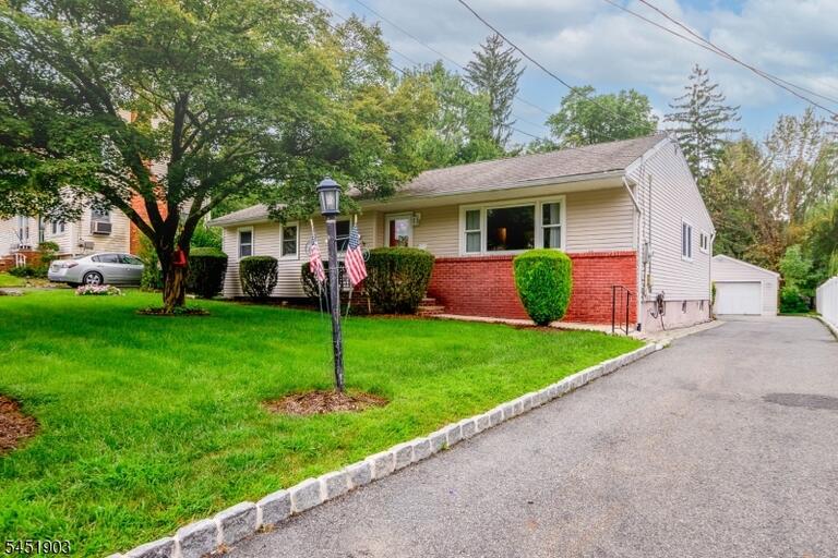 Property listing MLS 4047535 photo 2