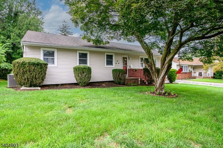 Property listing MLS 4047535 photo 3