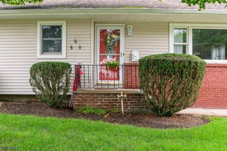 Property listing MLS 4047535 photo 5