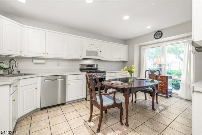 Property listing MLS 4047537 photo 10