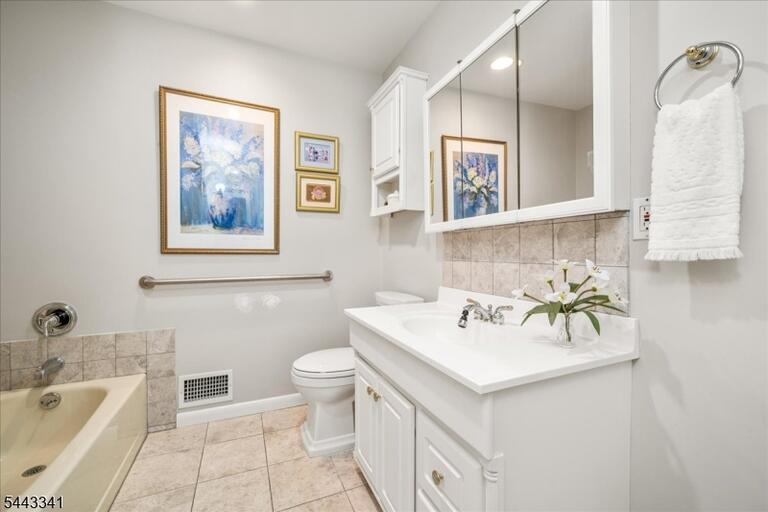 Property listing MLS 4047537 photo 17