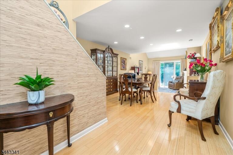 Property listing MLS 4047537 photo 4