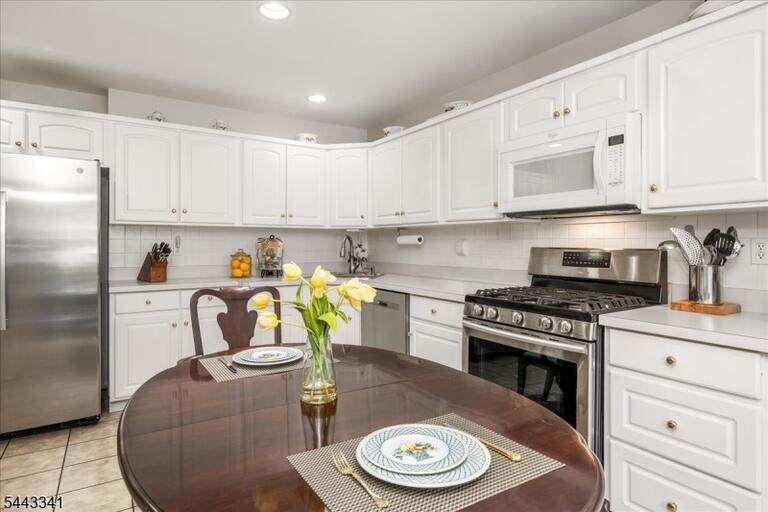 Property listing MLS 4047537 photo 9