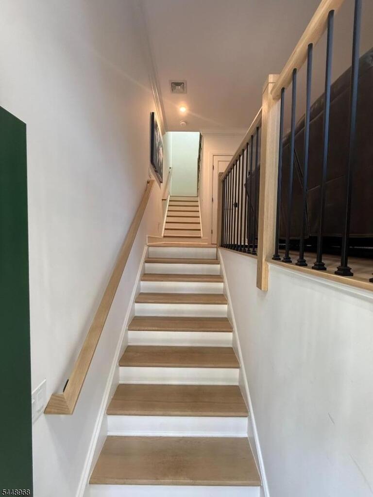 Property listing MLS 4047550 photo 2