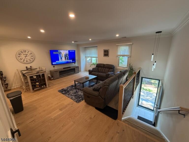 Property listing MLS 4047550 photo 3