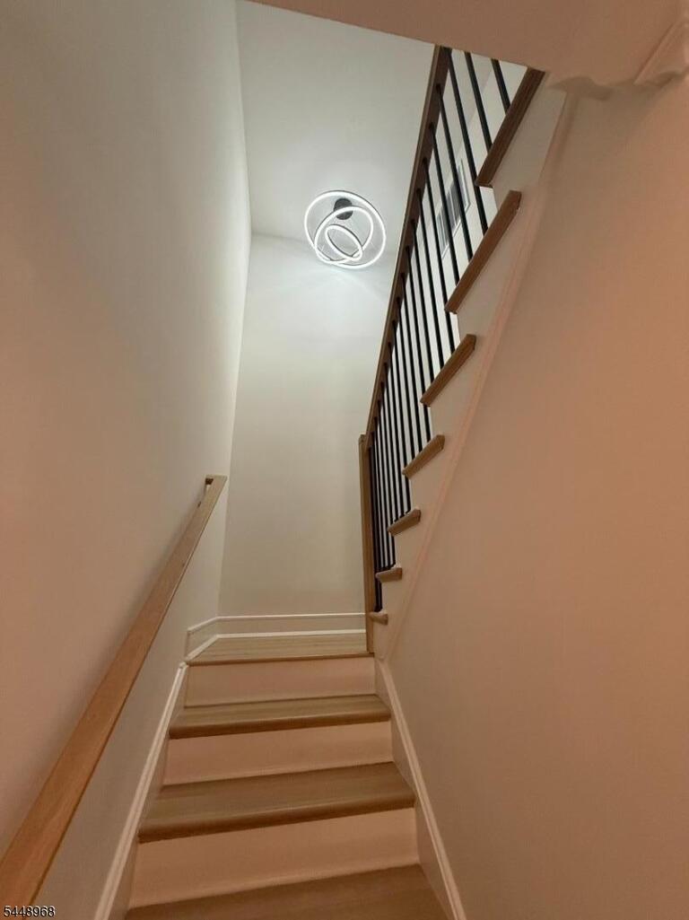 Property listing MLS 4047550 photo 8