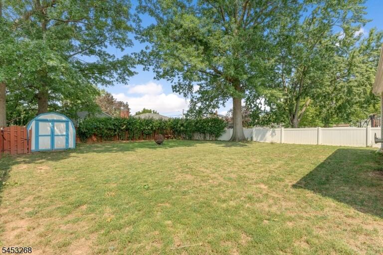 Property listing MLS 4047559 photo 24