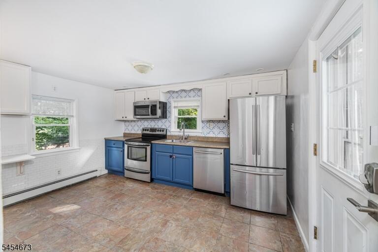 Property listing MLS 4047560 photo 2