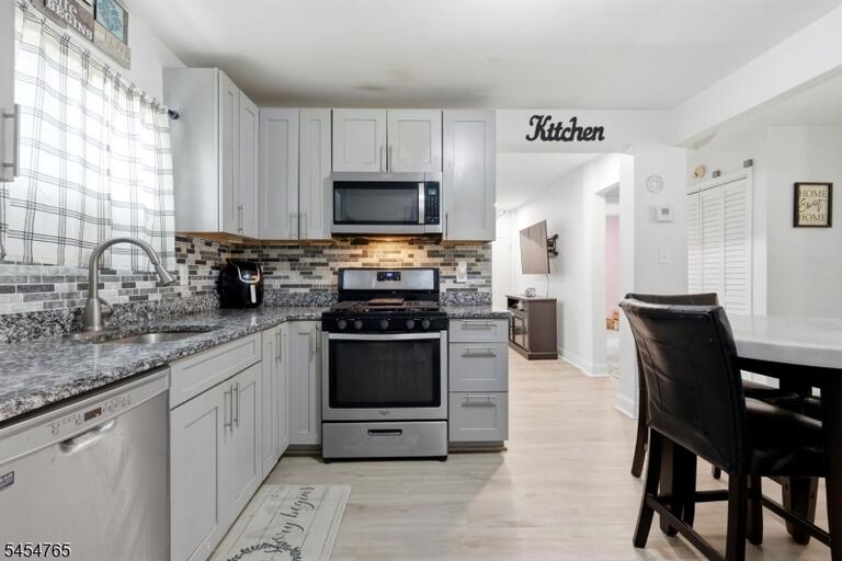 Property listing MLS 4047624 photo 15