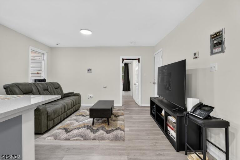Property listing MLS 4047628 photo 3