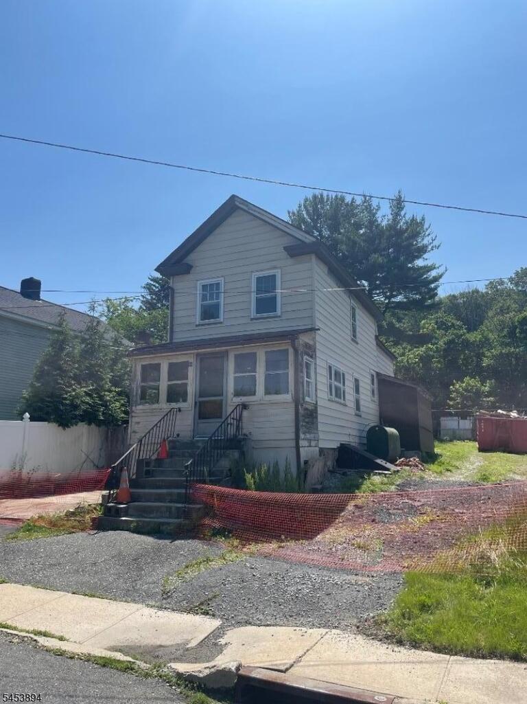 Property listing MLS 4047645 photo 1