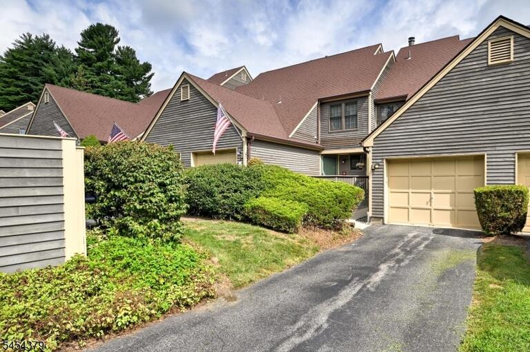 Property listing MLS 4047652 photo 1