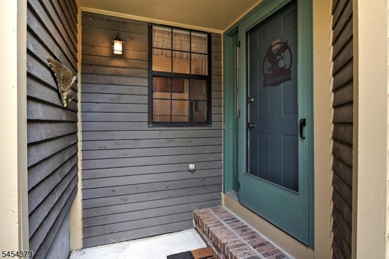 Property listing MLS 4047652 photo 3