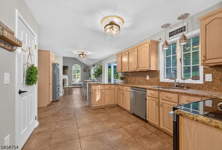 Property listing MLS 4047655 photo 10