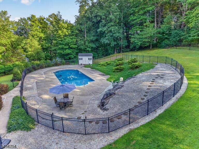 Property listing MLS 4047655 photo 37