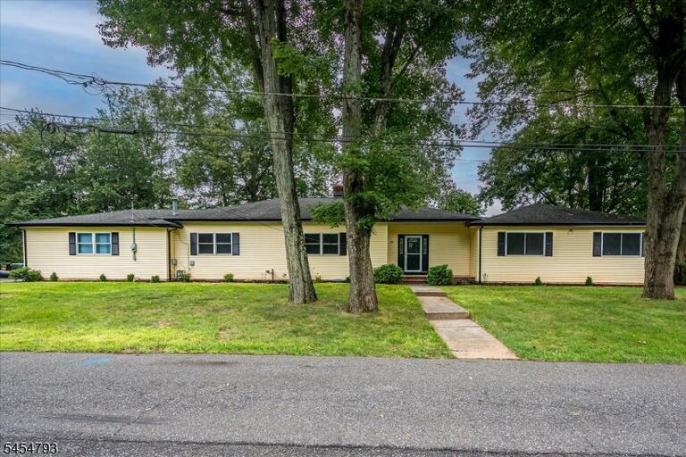 Property listing MLS 4047659 photo 1